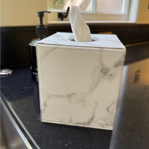 Marble Pattern Tissue Box Cover - Picture 2 of 4